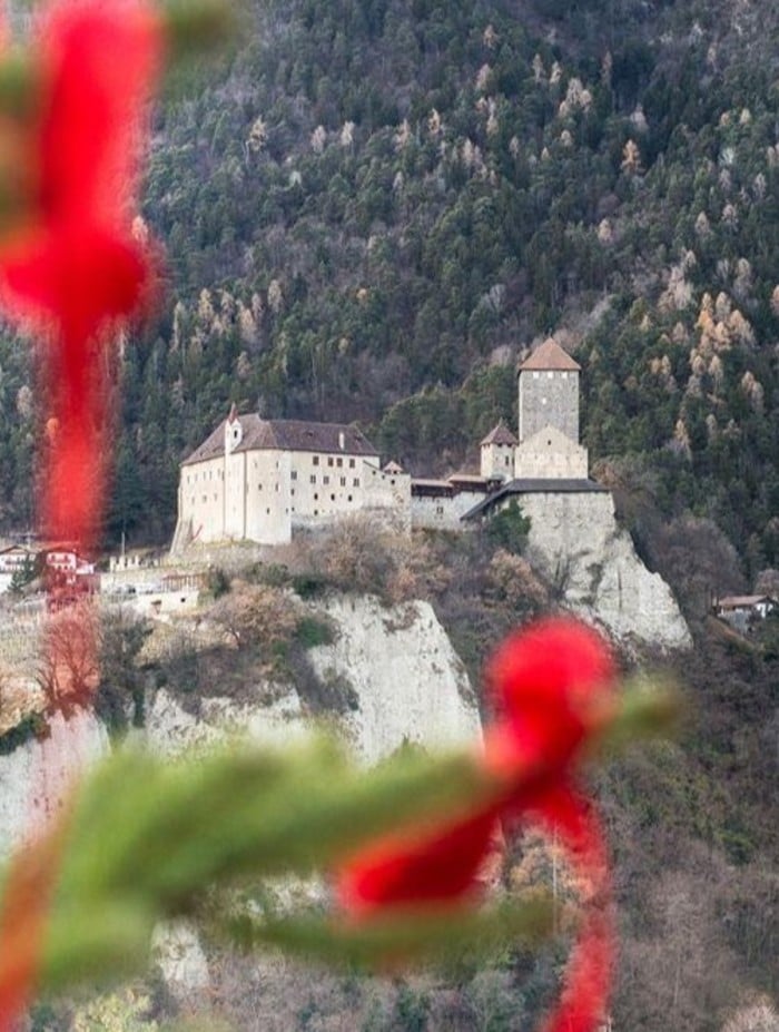 IN TIROLO, HIGH <BR> ABOVE THE ROOFTOPS